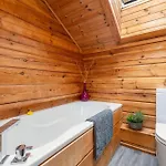 View With Hot Tub Dom wakacyjny Thirsk