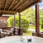 View With Hot Tub Dom wakacyjny *